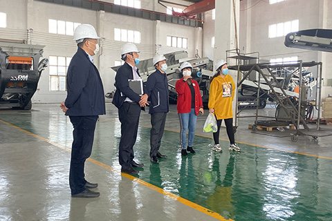 【春風(fēng)送暖，戰(zhàn)“疫”有情】奉賢區(qū)奉城鎮(zhèn)領(lǐng)導(dǎo)蒞臨東蒙，慰問公司疫情防控一線職工